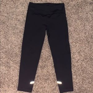 Black Capri ivivva leggings